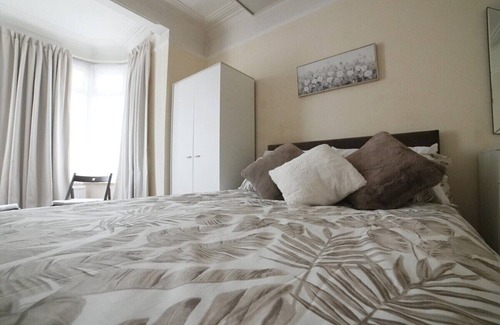 Westcliff-on-Sea House | Silverdale House: Guest Rated 10/10 with Family-Friendly Amenities