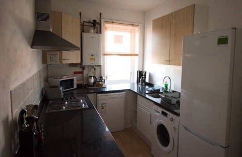 Meads Apartment | Silverdale Sunbeams: Walk to Beach, Pet-Friendly Retreat