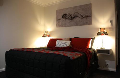 Calare House | Indulge in Silverdown King Rooms with Breakfast Included