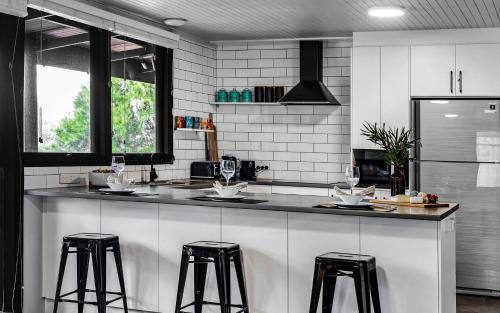 Carrickalinga House | Pet-Friendly Retreat at Silvers Anchor - 10/10 Guest Rating