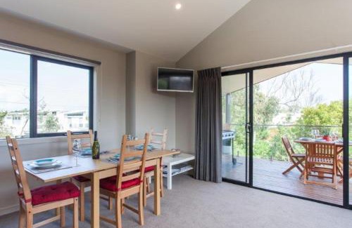 Mount Martha Apartment | Oceanfront Silversands Beach Cottage with Gorgeous Views