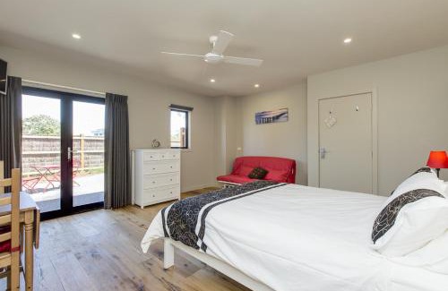 Mount Martha Apartment | Oceanfront Silversands Beach Cottage with Gorgeous Views