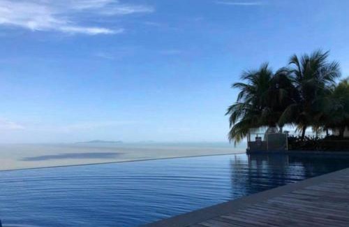 Malacca City Apartment | Seaside Retreat: Silverscape Seaview with Pool & Hot Tub
