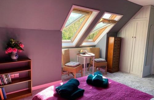Helford Passage House | Tranquil Silverspring Farm En Suite with Pool & Kitchen