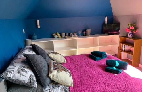 Helford Passage House | Tranquil Silverspring Farm En Suite with Pool & Kitchen