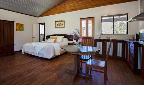 Metricup Cabin | Explore Silversprings Cottages with Hot Tub & Pet-Friendly Stay