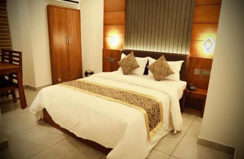 Alwaye Hotel | Family-Friendly Stay at Silverstone Inn - 8/10 Guest Rated