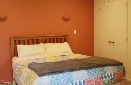 Kaiapoi Other | Experience Silverstream Alpaca Farmstay with Spa & Tours