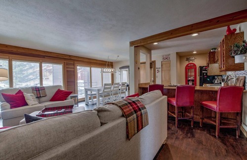 Wildernest Condo | Silverthorne Condo with Mountain Views, Pool & Spa Access