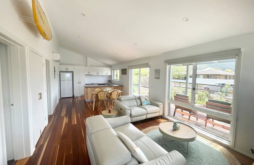 Apollo Bay House | Top-Rated Silvertop Retreat with Ocean View & Pool