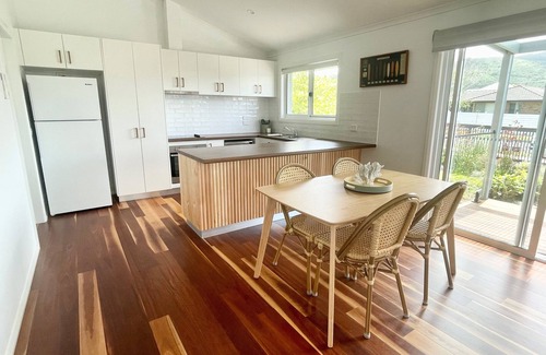Apollo Bay House | Top-Rated Silvertop Retreat with Ocean View & Pool