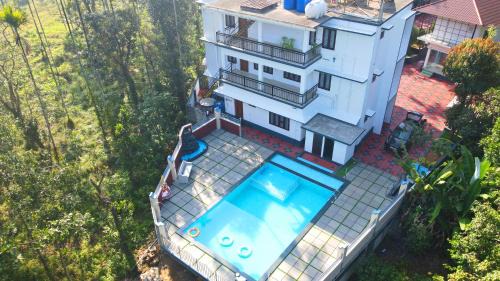 Thariyode Resort | Discover Silvery Moon Grand Villa with Pool & Dining Options