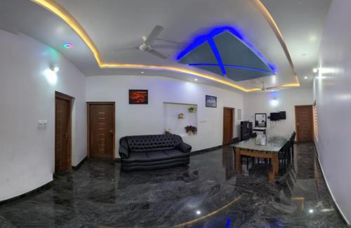 Thariyode Resort | Discover Silvery Moon Grand Villa with Pool & Dining Options