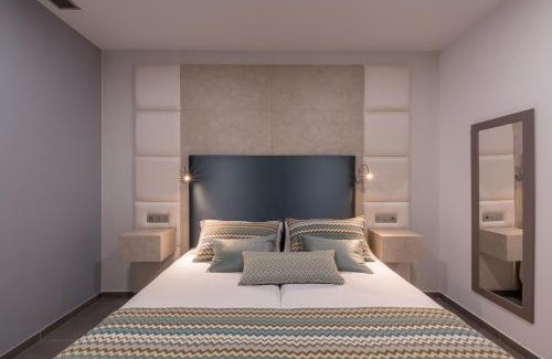 Playa del Ingles Hotel | Top-Rated Silvi Villas with Oceanfront Spa & Pool Access