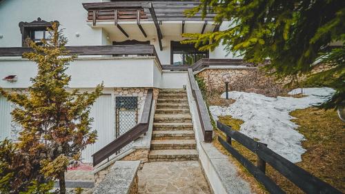 Poiana Brasov House | Cozy Silvia Chalet with Pool and Family-Friendly Amenities