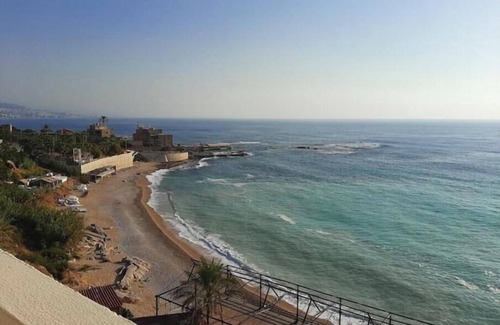 Aamchit Apartment | Silvia's romantic Byblos beachfront Duplex