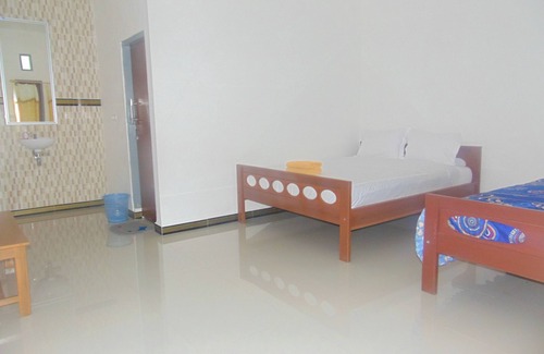 Moni House | Cozy Sima Homestay: Family-Friendly with Breakfast Included