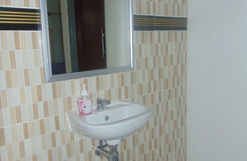 Moni House | Cozy Sima Homestay: Family-Friendly with Breakfast Included