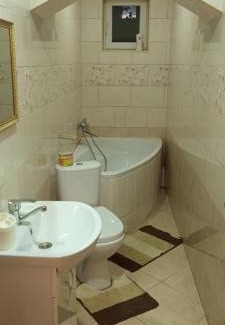 Berehove House | Family-Friendly Retreat at Sima with Kitchen Amenities