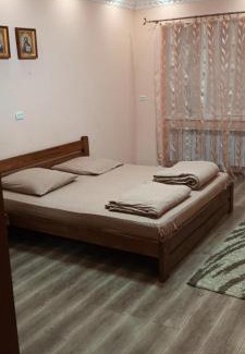 Berehove House | Family-Friendly Retreat at Sima with Kitchen Amenities