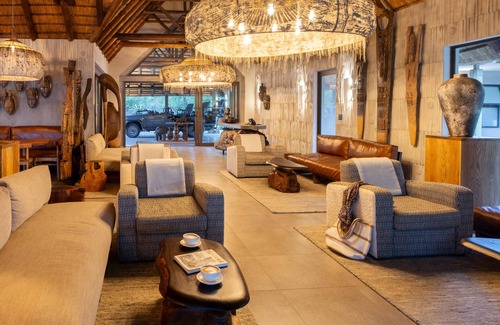 Thorny Bush Game Reserve Cabin | Unforgettable Stay at Simbavati Waterside: 4-Star Retreat