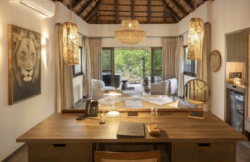 Thorny Bush Game Reserve Cabin | Unforgettable Stay at Simbavati Waterside: 4-Star Retreat