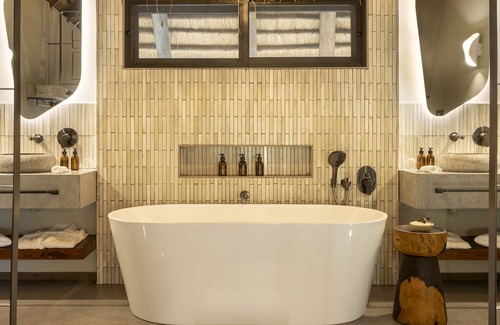 Thorny Bush Game Reserve Cabin | Unforgettable Stay at Simbavati Waterside: 4-Star Retreat