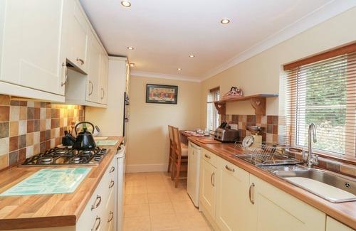 Llanfaethlu House | Experience SIMDDA WEN COTTAGE: Pet-Friendly Retreat with Fire