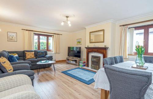 Beaumaris House | Child-Friendly Retreat at Simdde Wen - Guest Rated 10/10
