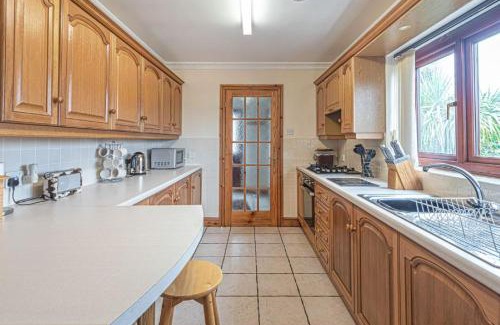 Beaumaris House | Child-Friendly Retreat at Simdde Wen - Guest Rated 10/10