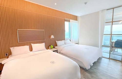 Dolsan-eup Hotel | Relax at Simer Resort: Poolside Retreat for Families