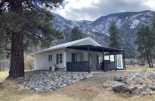 Okanagan-Similkameen Cottage | Exceptional Similkameen River Cottage with Family-Friendly Amenities