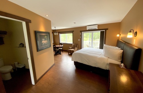 Okanagan-Similkameen Hotel | Experience Similkameen Wild Resort & Winery: Eco-Friendly Oasis