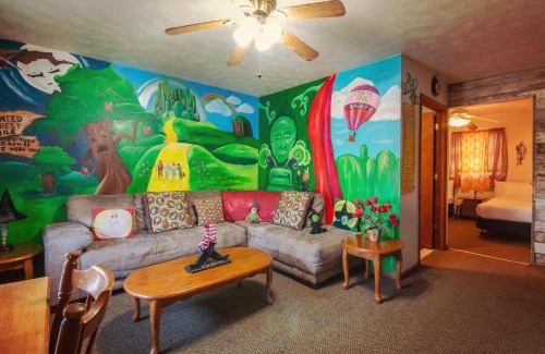 Wamego Hotel | Cozy Stay at Simmer Motel with Breakfast & Pet-Friendly Options
