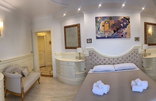 Tuscolano House | Discover Simon's Guest House Rome: Top-Rated & Family-Friendly