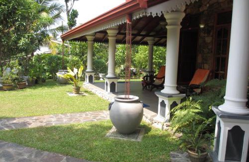Nalagasdeniya House | Family-Friendly Simon's Lodge Hikkaduwa - Rated 9/10!