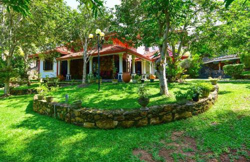 Nalagasdeniya House | Family-Friendly Simon's Lodge Hikkaduwa - Rated 9/10!