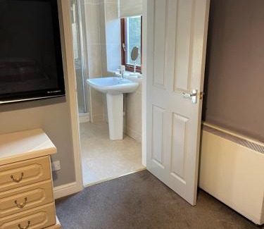 Skipton Apartment | Discover Simon’s Seat View: Family and Pet-Friendly Retreat