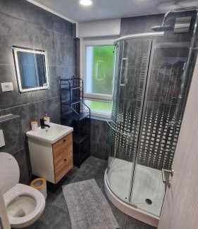 Ljubljana Apartment | Simona's place-Free private parking