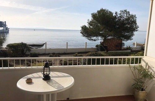 Hyeres Apartment | Simone Berriau Plage: Ocean View, Spa & 10/10 Guest Rating