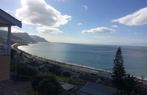 Redhill Apartment | Elevate Your Stay at SIMONSBERG with Oceanfront Views