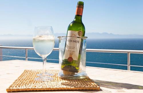 Redhill Apartment | Ocean View Simonstown Penthouse with Family-Friendly Amenities