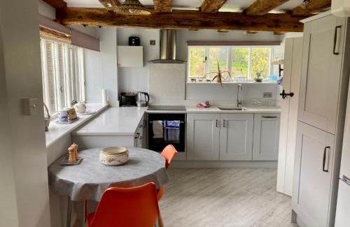 Saxmundham House | Experience Pet-Friendly Comfort at Simpers Drift Hotel