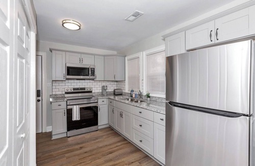 Huntsville House | Simple, 2-Bedroom Home Near Lowe Mill