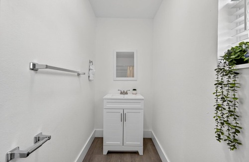 South Pensacola Cottage | Simple & Affordable Studio minutes from NAS