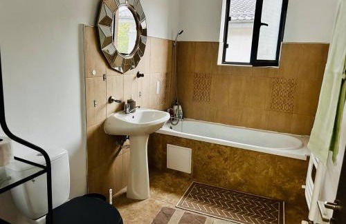 Voluntari House | Simple and Cozy Room in Voluntari