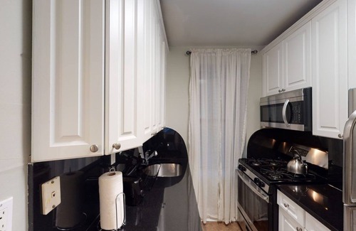 Manhattan Valley Apartment | Kid-Friendly Apartment #549 with Full Kitchen Amenities