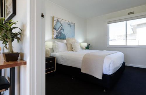 Low Head House | Simple & Comfortable Coastal Retreat