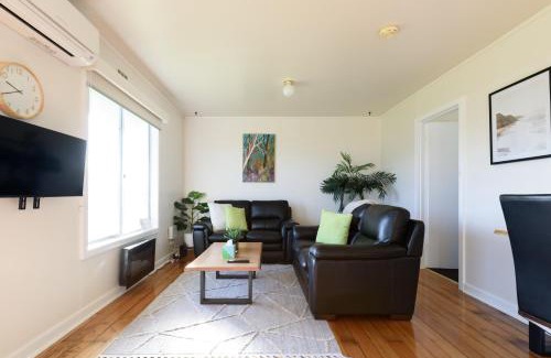 Low Head House | Simple & Comfortable Coastal Retreat