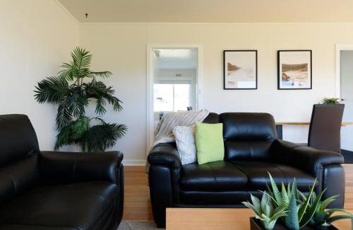 Low Head House | Simple & Comfortable Coastal Retreat